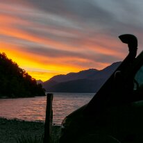 coucher_de_soleil 08/04/2019 - Encore un effet de ciel, et sans Photoshop s'il vous plait. Seul, pas un chat, pas de chien (chose rare), juste le clapotis du lac. J'y suis resté...